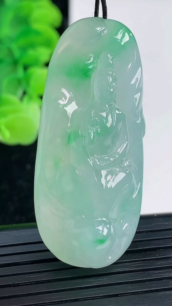 天然A货翡翠观音菩萨吊坠尺寸48.8-21.2-12.3重量:24.32g
4月3日