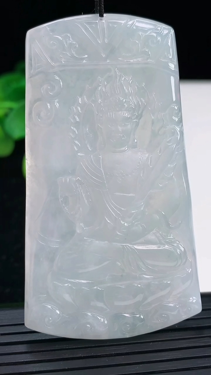 天然A货翡翠不动明王吊坠尺寸70-39.6-4.6重量:36.16g
4月3日