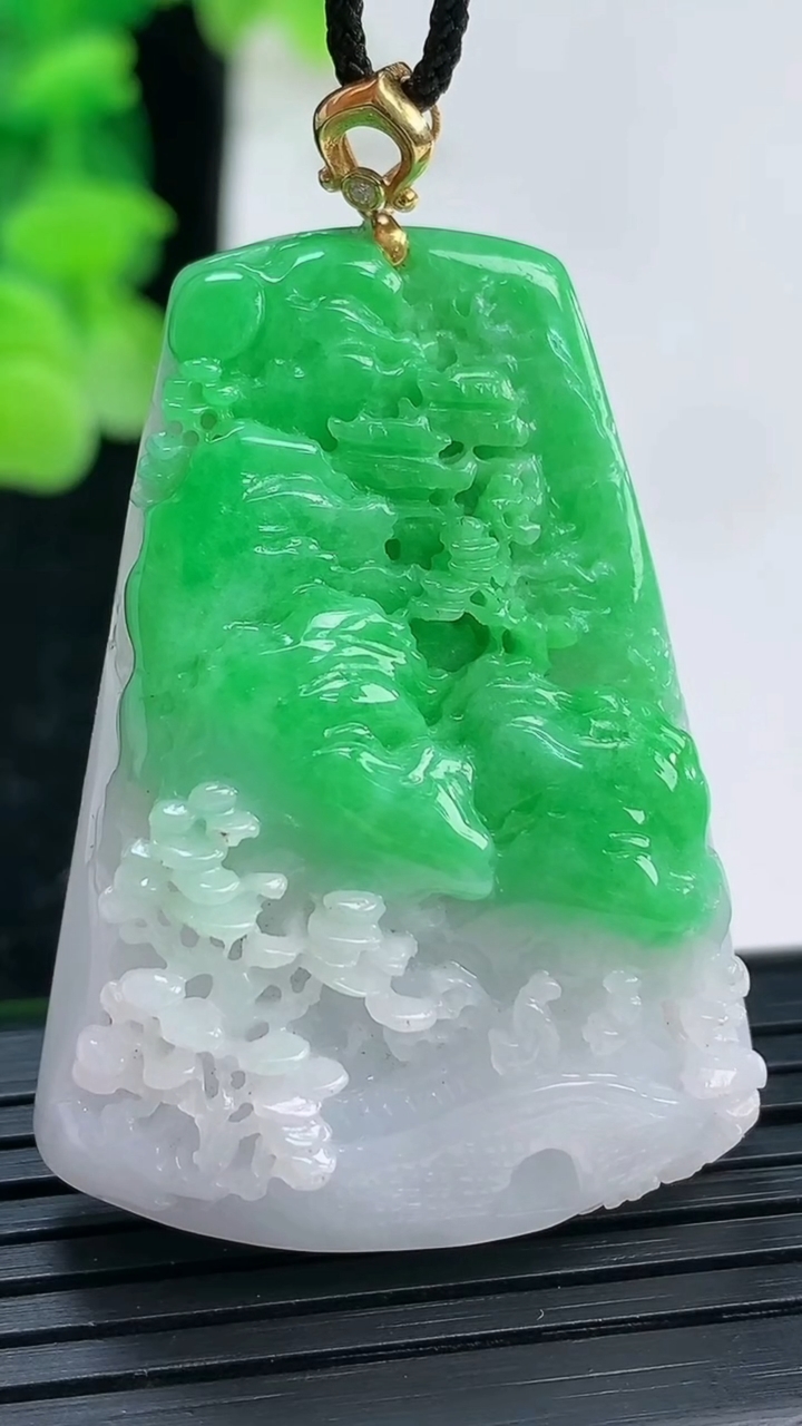 天然A货翡翠山水牌吊坠尺寸44.5-30-7.9重量:22.94g
4月3日