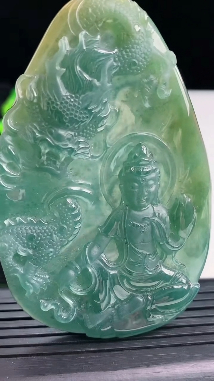 天然A货翡翠蓝水祥龙大势至菩萨吊坠尺寸77-49.1-6.4重量:45.47g
4月3日