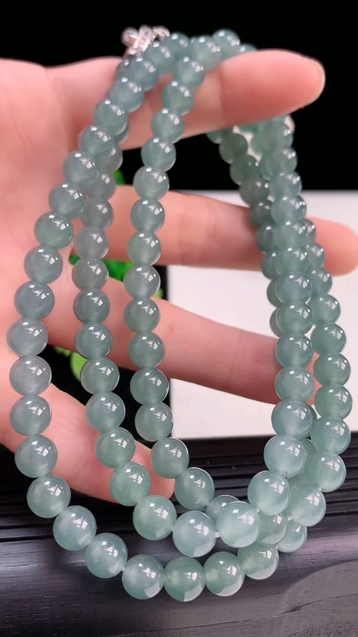 天然A货翡翠圆珠项链尺寸6.5-108颗重量:57.36g4月3日
工厂直销收藏佳品,种好水足，色泽均匀，有种有色，上手高大气！