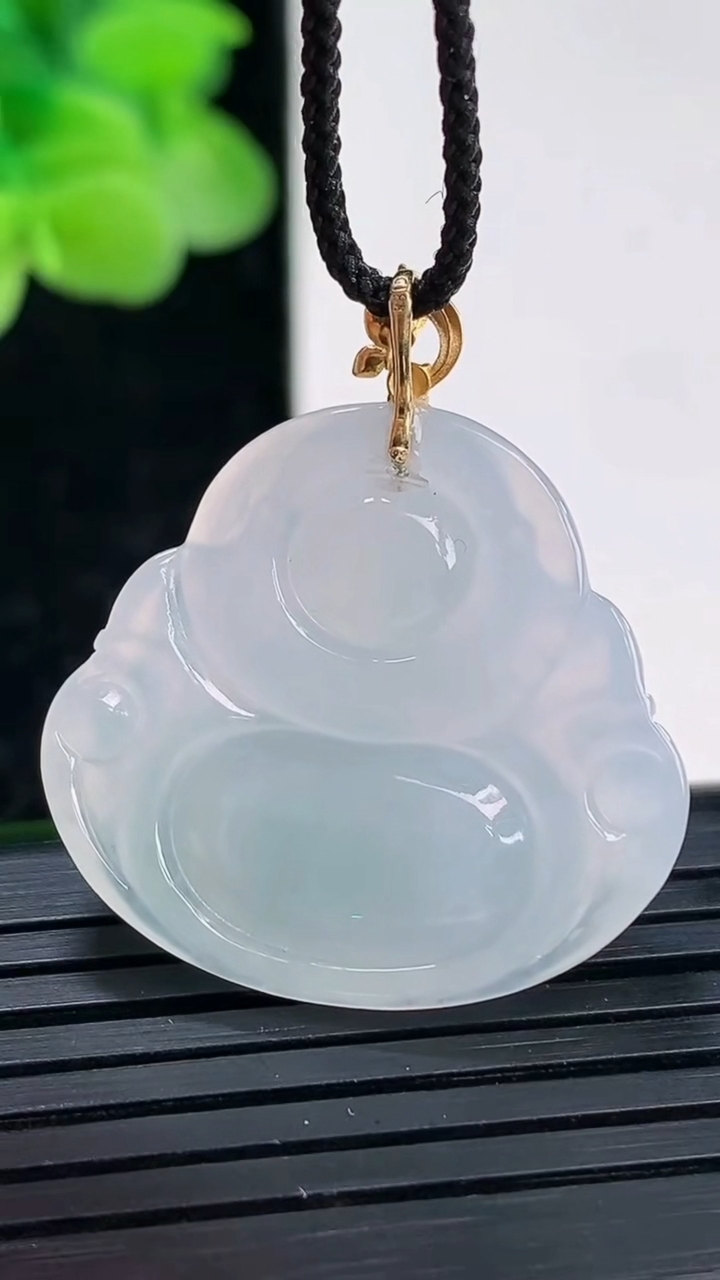 天然A货翡翠18K金飘花佛公吊坠尺寸25.3-27.6-5.8重量:6.38g
4月3日