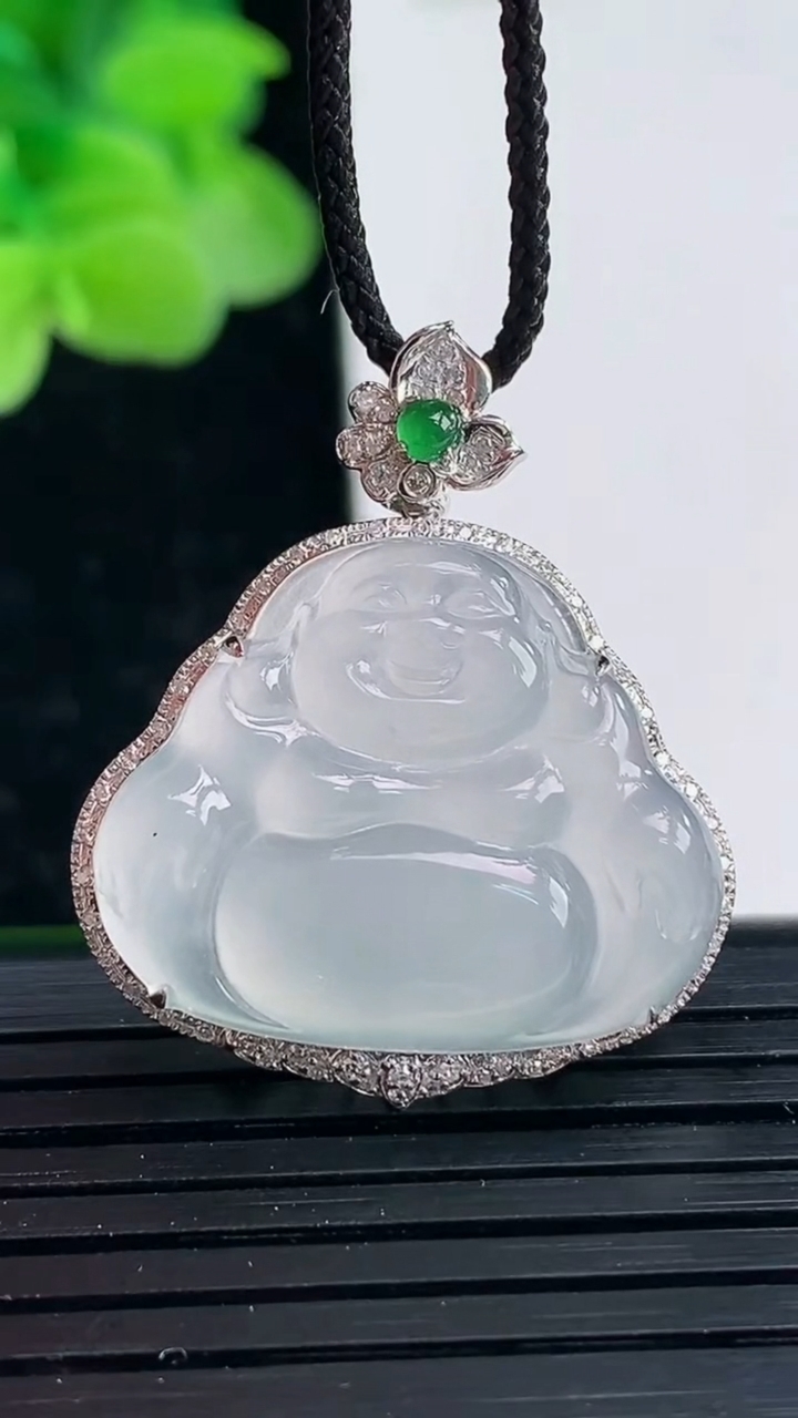 天然A货翡翠种白冰佛公吊坠尺寸29.8-25.5-8.6裸石19.3-23.4重量:4.21g
4月3日