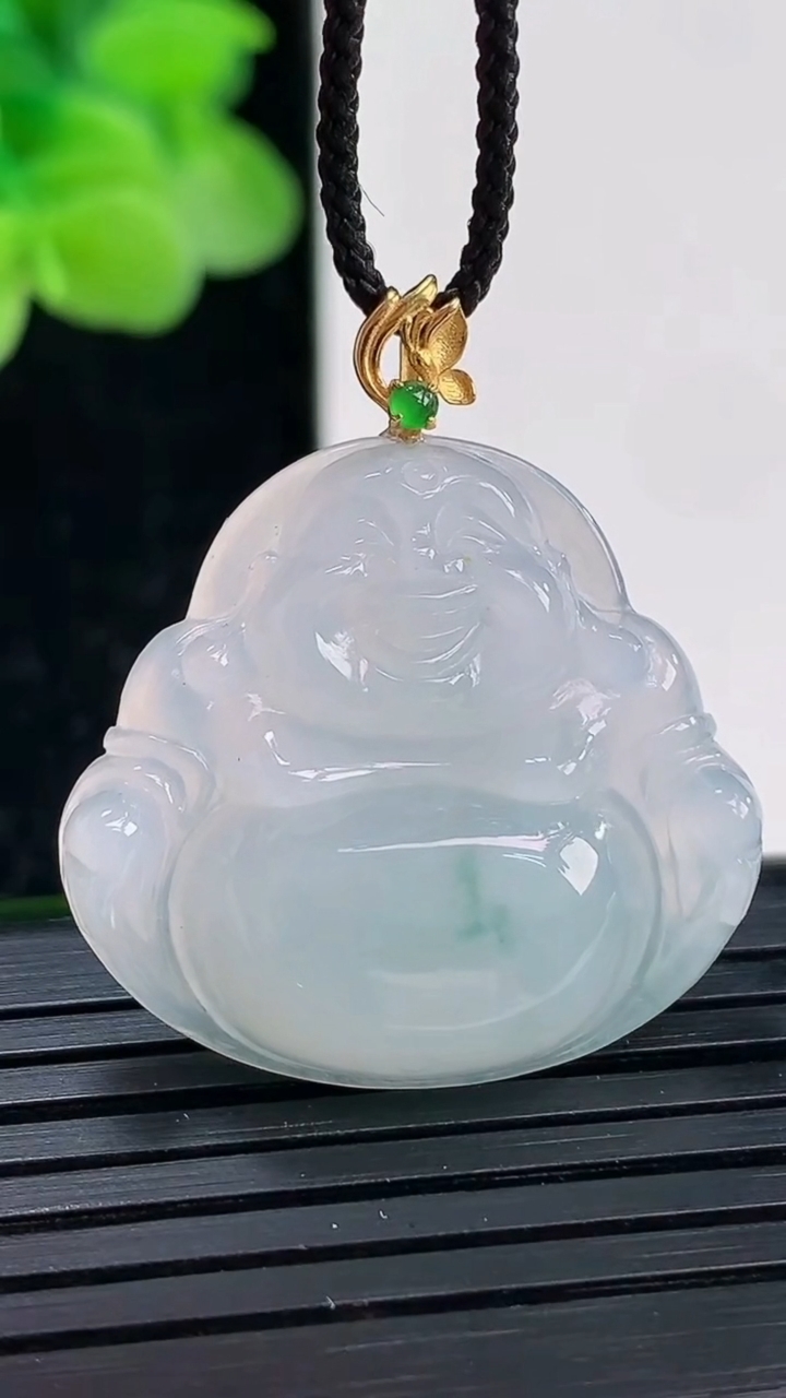 天然A货翡翠18K金飘花佛公吊坠尺寸25.3-27.6-5.8重量:6.38g
4月3日