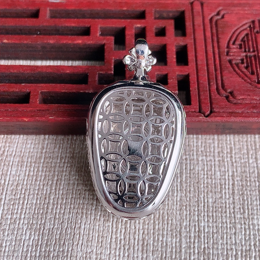 天然A货翡翠18K金伴钻镶嵌满绿叶子金枝玉叶吊坠 
尺寸33.8-18.8-9.6裸石23-15.8