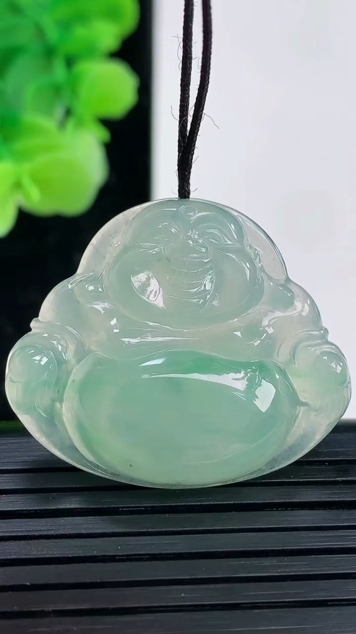 天然A货翡翠佛公吊坠尺寸27.9-33.4-5.4重量:7.91g
4月3日