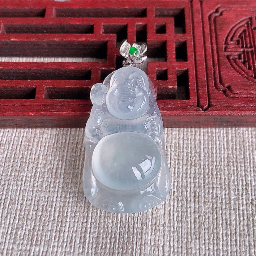 天然A货翡翠18K金扣头白冰白月光站佛吊坠 
尺寸35.8-29.8-17-6.2mm 重量5.82