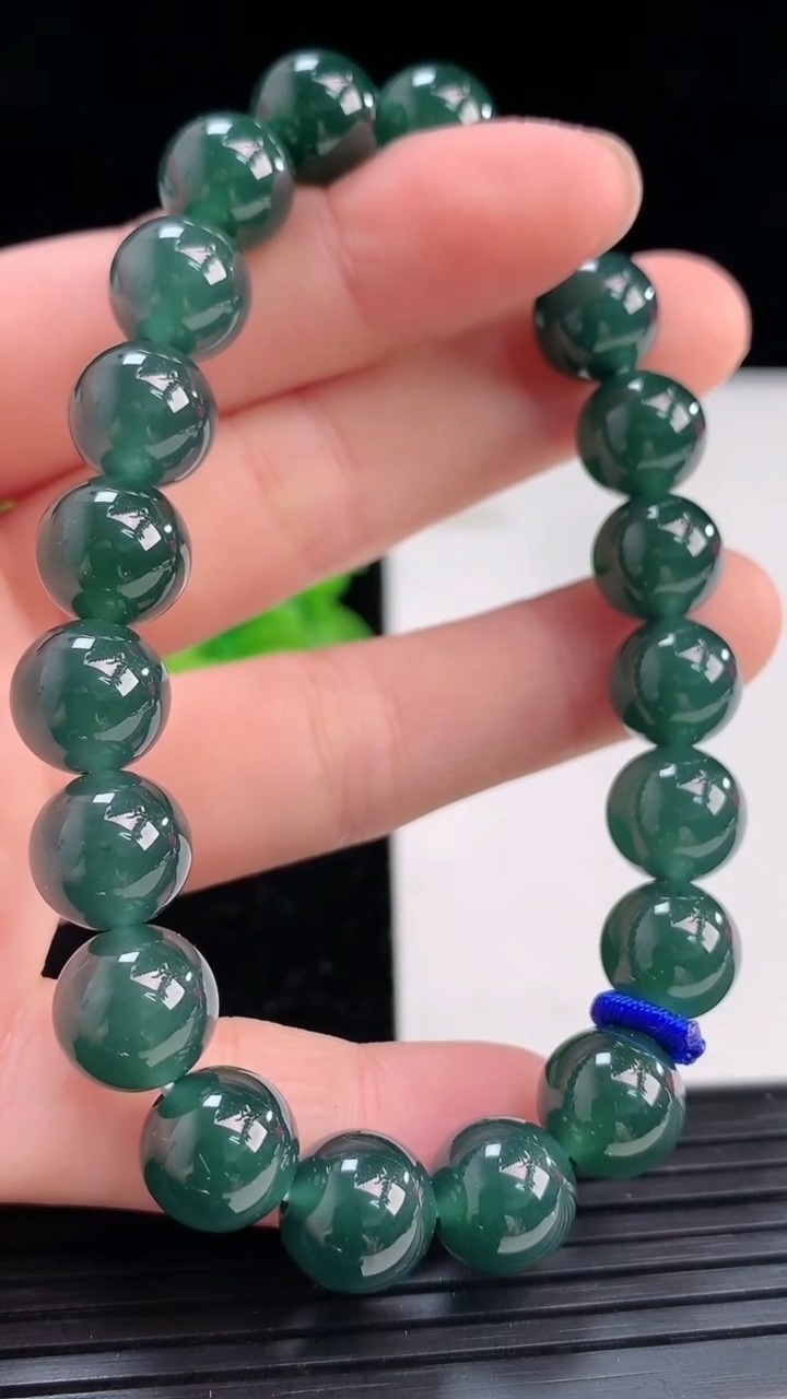 天然A货翡翠蓝水圆珠手串尺寸9.7-20颗重量:32.50g4月3日
工厂直销收藏佳品,种好水足，色