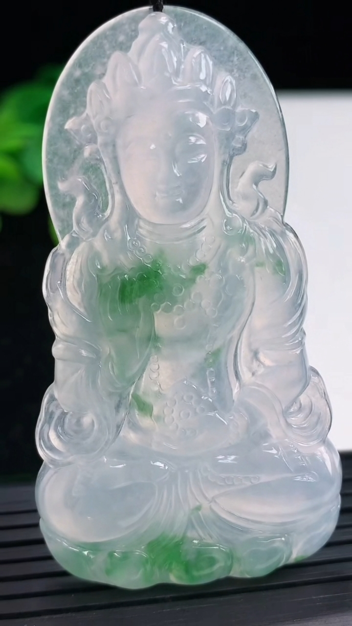 天然A货翡翠度母观音吊坠尺寸67-37.5-5.3重量:23.03g
4月3日