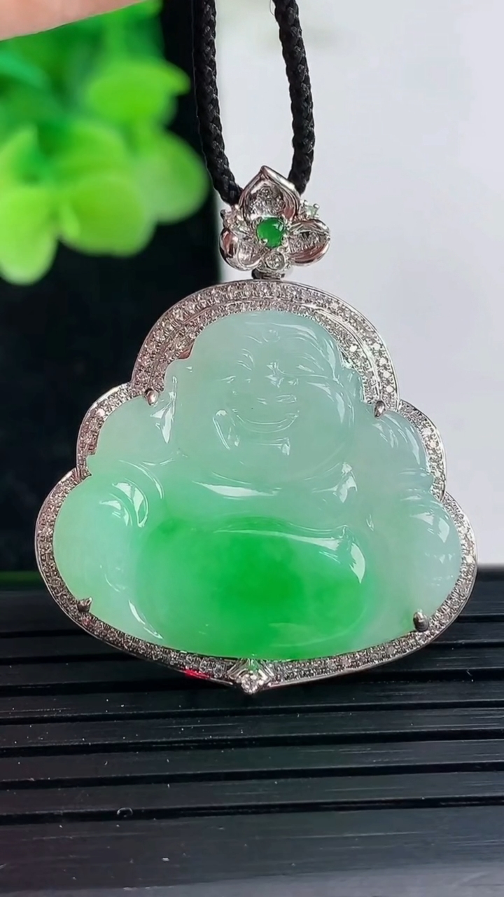 天然A货翡翠佛公吊坠尺寸35.1-29.9-7裸石23-26.6重量:6.66g
4月3日