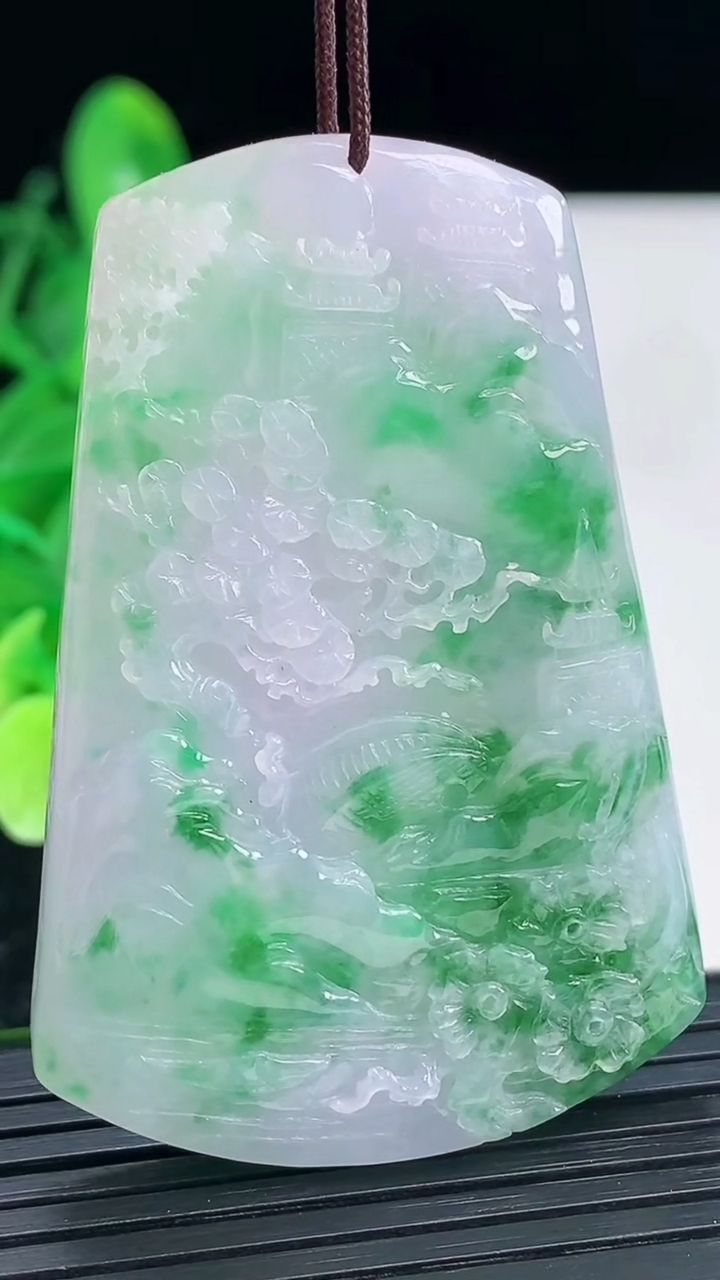 天然A货翡翠山水牌吊坠尺寸54.2-36.7-7重量:28.69g
4月3日