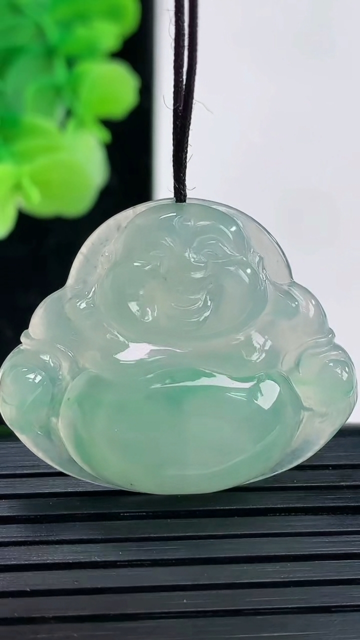 天然A货翡翠佛公吊坠尺寸27.9-33.4-5.4重量:7.91g
4月3日