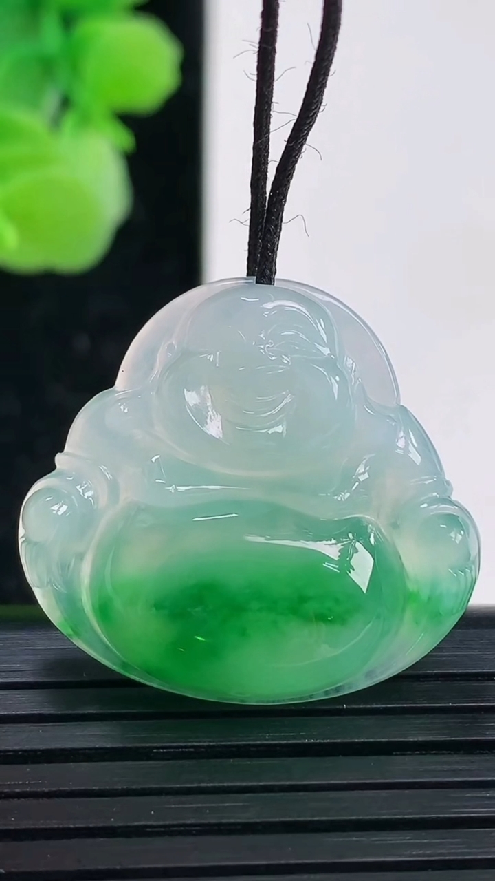 天然A货翡翠佛公吊坠尺寸25-27.1-5.5重量:5.92g
4月3日