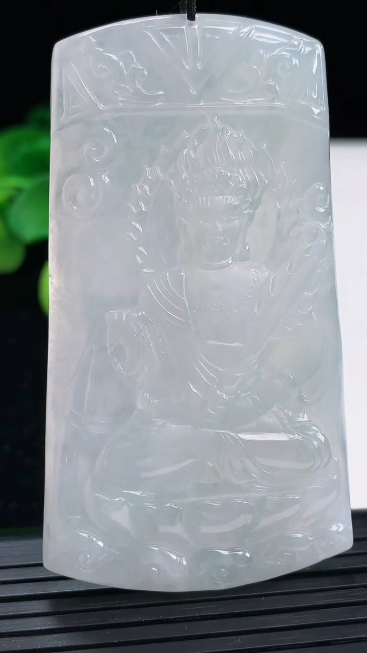 天然A货翡翠不动明王吊坠尺寸70-39.6-4.6重量:36.16g
4月3日