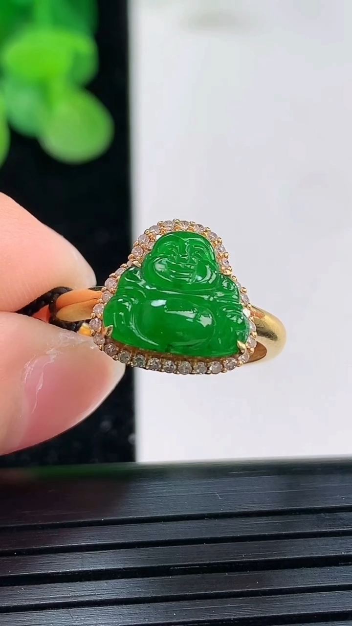 天然A货翡翠佛公戒指尺寸18.1-9-10.7重量:2.99g2026年4月3日
工厂直销收藏佳品,