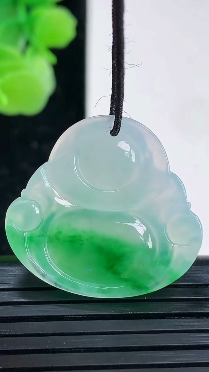 天然A货翡翠佛公吊坠尺寸25-27.1-5.5重量:5.92g
4月3日