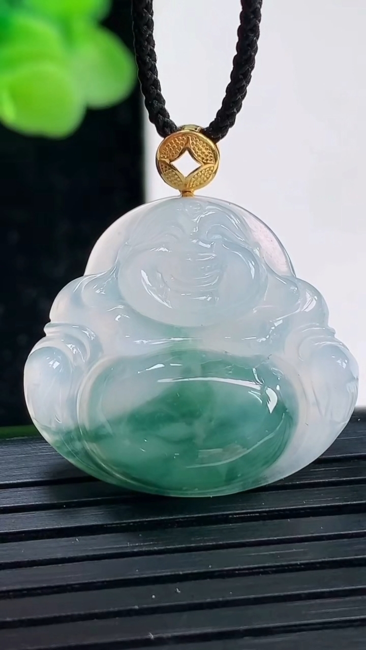 天然A货翡翠18K金飘花佛公吊坠尺寸23.6-26.1-5.8重量:5.43g
4月3日