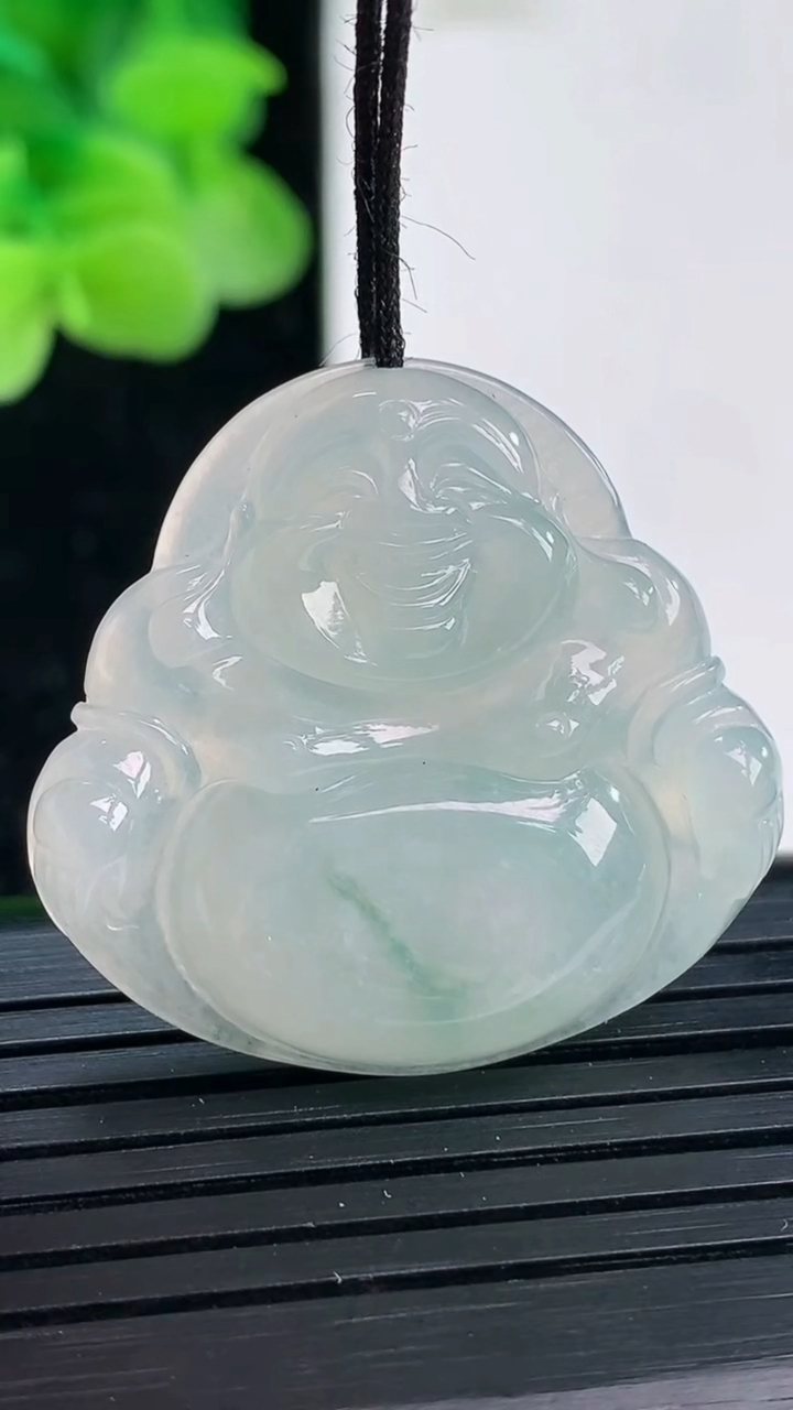 天然A货翡翠飘花佛公吊坠尺寸29.5-31.3-5.4重量:7.63g
4月3日