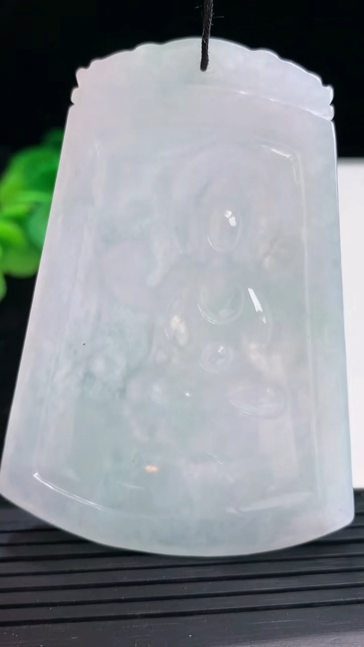 天然A货翡翠飘花文殊菩萨吊坠尺寸72.3-51-5.7重量:42.90g
4月3日