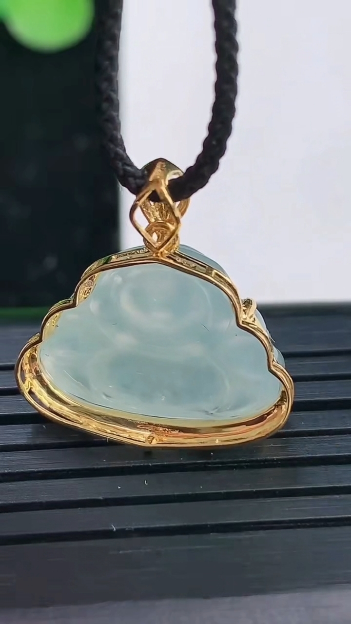 天然A货翡翠种白冰佛公吊坠尺寸22.1-19-7.3裸石12.7-17.3重量:2.28g
4月3日