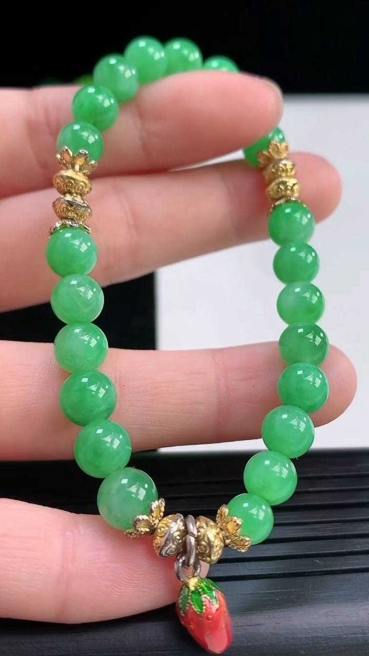 天然A货翡翠圆珠手串尺寸6.6-19颗重量:14.44g4月3日
工厂直销收藏佳品,种好水足，色泽均