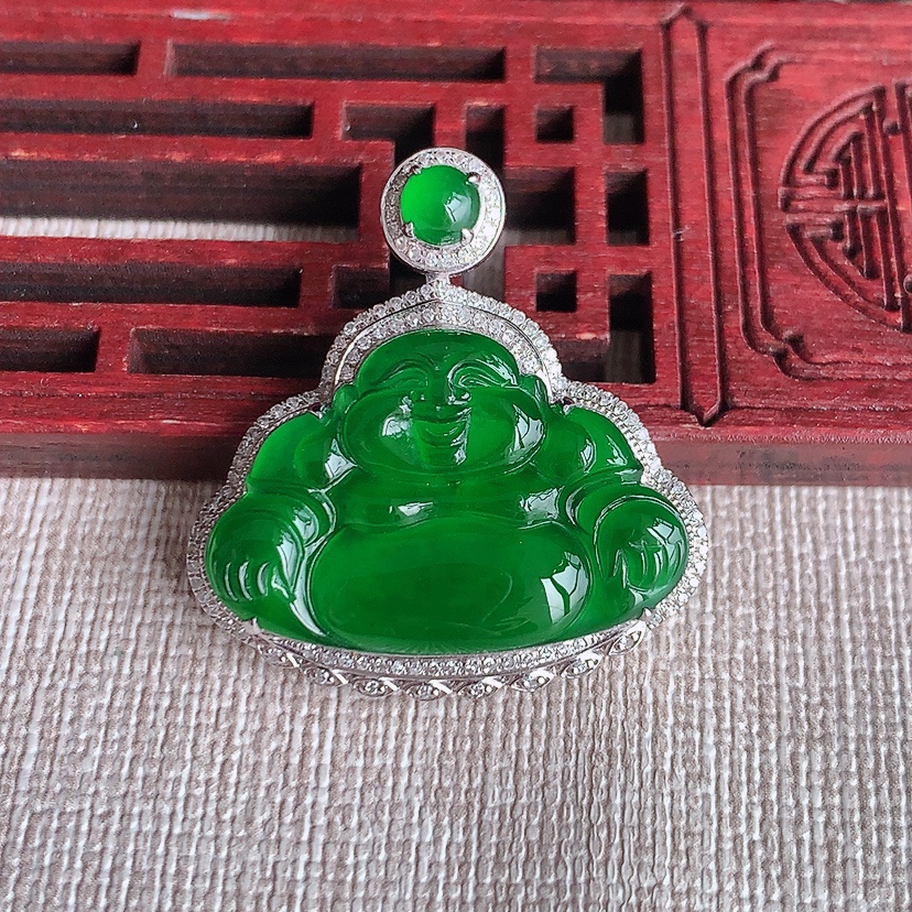 天然A货翡翠18K金伴钻镶嵌满绿佛公吊坠 
尺寸38.4-28.6-7.7裸石17.3-26mm 重