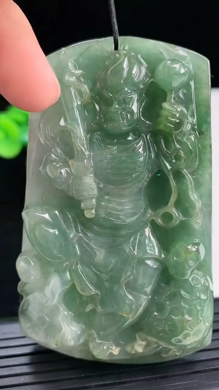 天然A货翡翠不动明王吊坠尺寸70.1-42.5-13.2重:83.83g 66
4月4日