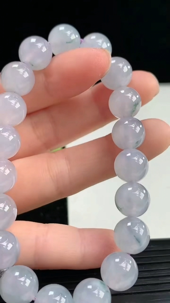 天然A货翡翠紫罗兰飘花圆珠手串尺寸9.8-19颗重量:33.31g4月4日
工厂直销收藏佳品,种好水足，色泽均匀，有种有色，上手高大气！