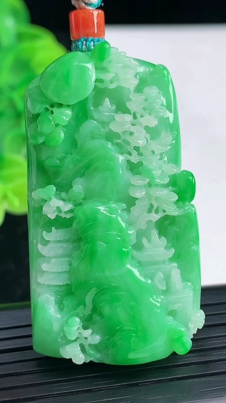 天然A货翡翠山水牌吊坠尺寸49.7-27.6-11.8重量:39.69g
4月4日