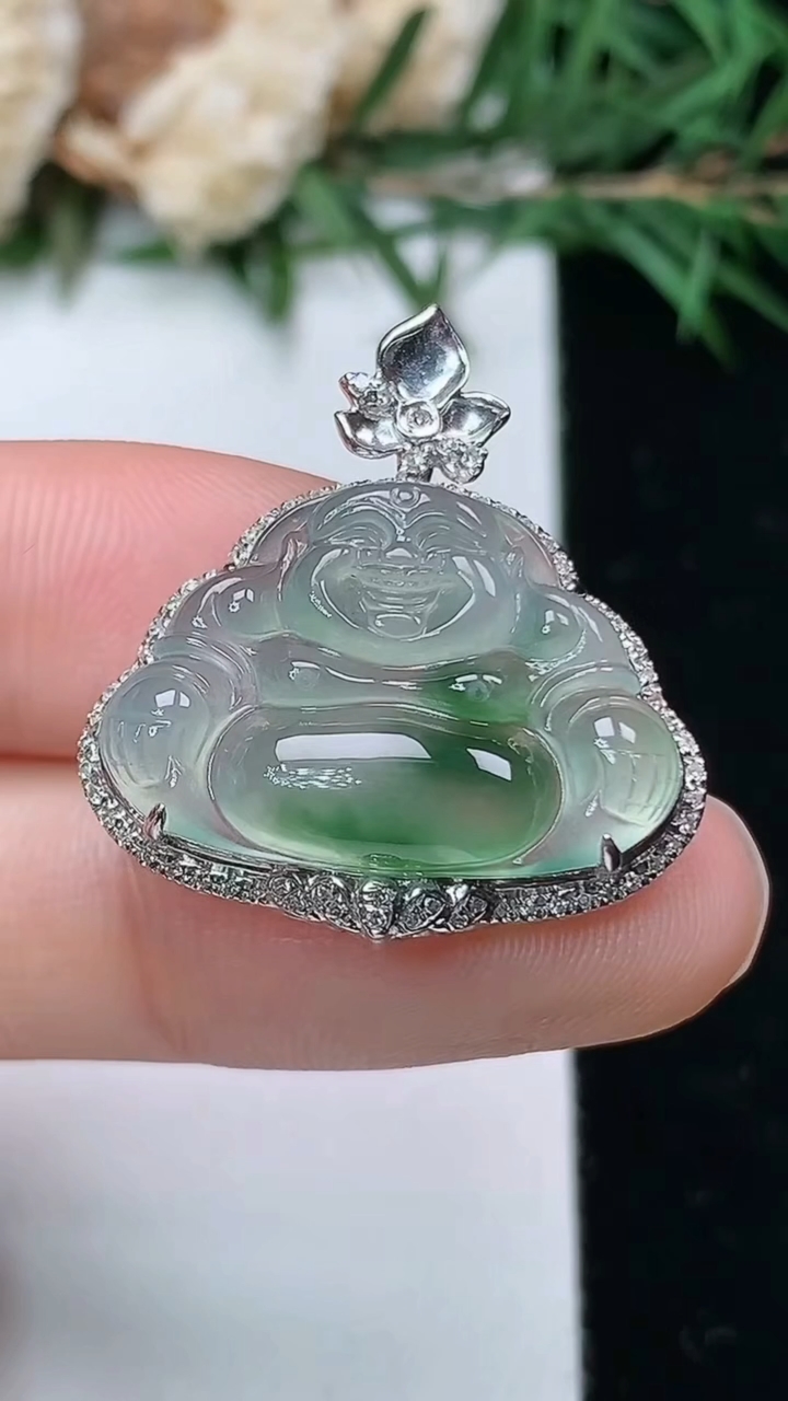 天然A货翡翠佛公吊坠，尺寸26-24.4-8.3，裸石15.3-22，重量:4.22g
4月4日