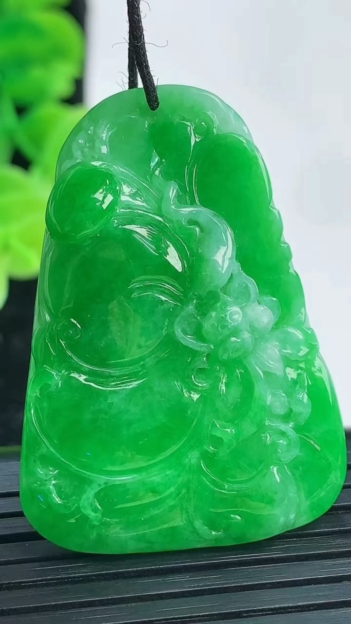天然A货翡翠和和美美 荷花吊坠尺寸40.6-29-7.5重量:14.94g
4月4日