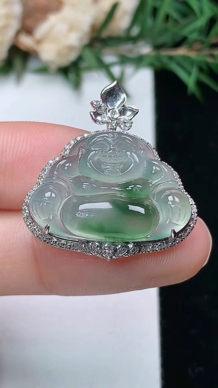 天然A货翡翠佛公吊坠，尺寸26-24.4-8.3，裸石15.3-22，重量:4.22g
4月4日