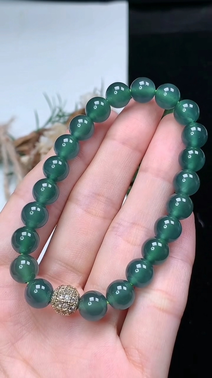 天然A货翡翠蓝水圆珠手串，尺寸8-22颗，重量:20.46g4月4日
工厂直销收藏佳品,种好水足，色泽均匀，有种有色，上手高大气！