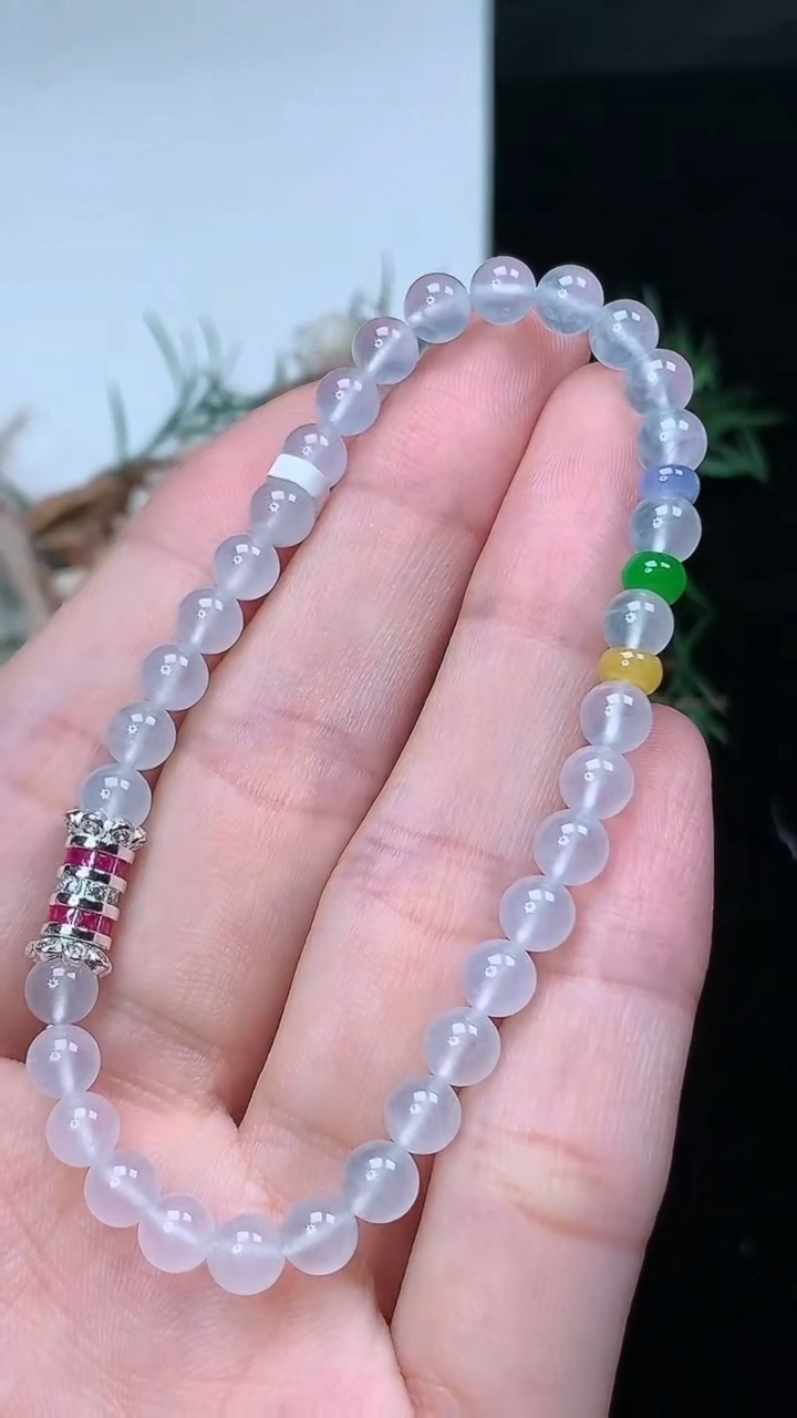 天然A货翡翠白冰圆珠手串，尺寸5-35颗，重量:8.61g4月4日
工厂直销收藏佳品,种好水足，色泽均匀，有种有色，上手高大气！