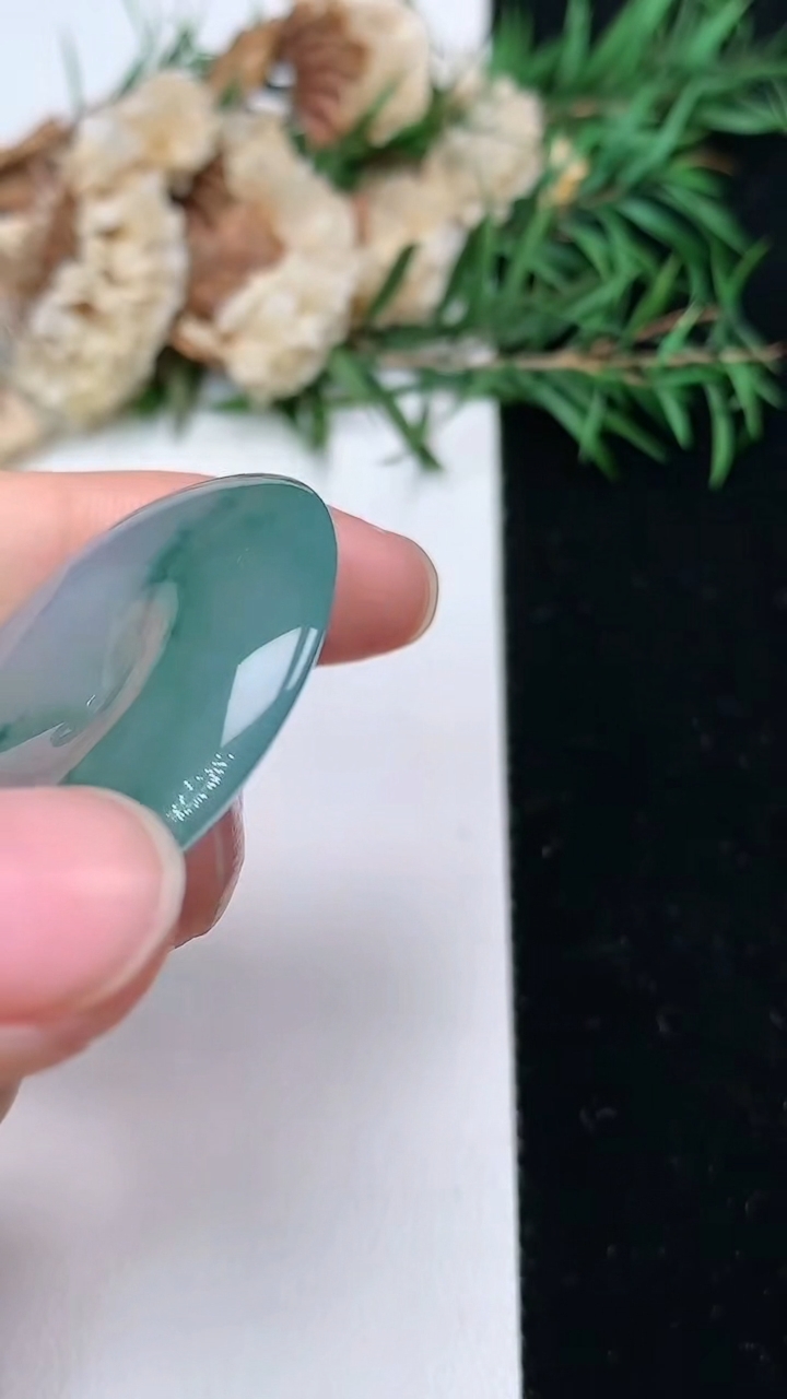 天然A货翡翠飘花平安扣吊坠，尺寸34.3-6.2，重量:14.63g
4月4日