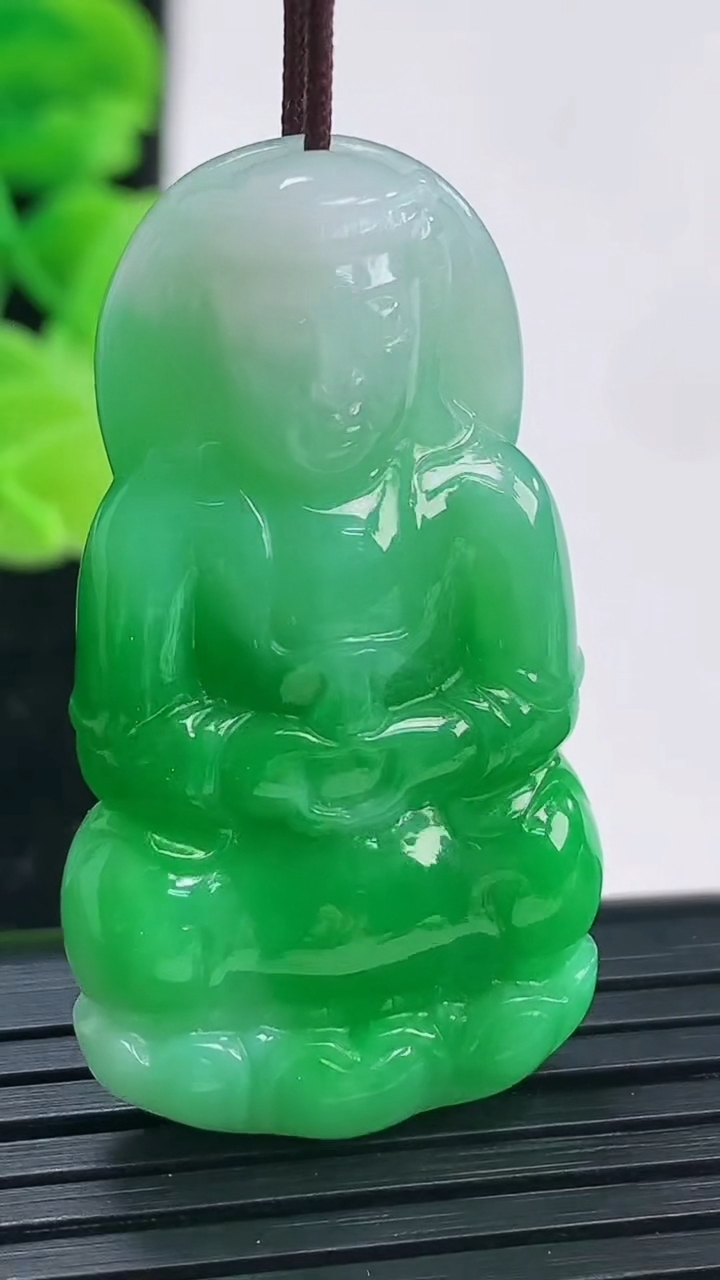 天然A货翡翠观音菩萨吊坠尺寸40.3-21.9-6.6重量:11.35g
4月4日