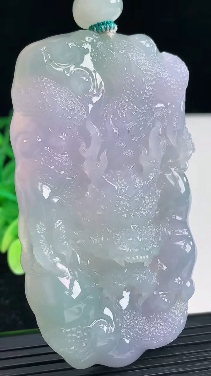 天然A货翡翠紫罗兰龙牌吊坠尺寸71.8-41.6-11.4重量:71.14g
4月4日