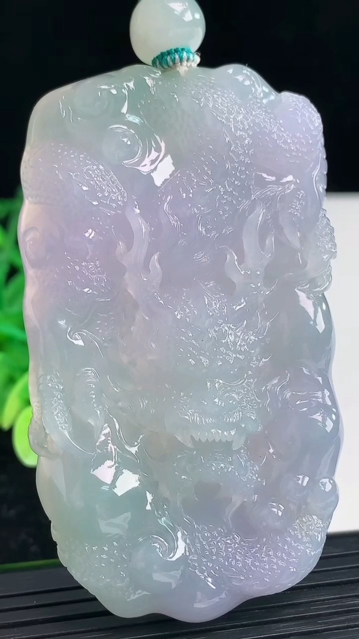 天然A货翡翠紫罗兰龙牌吊坠尺寸71.8-41.6-11.4重量:71.14g
4月4日