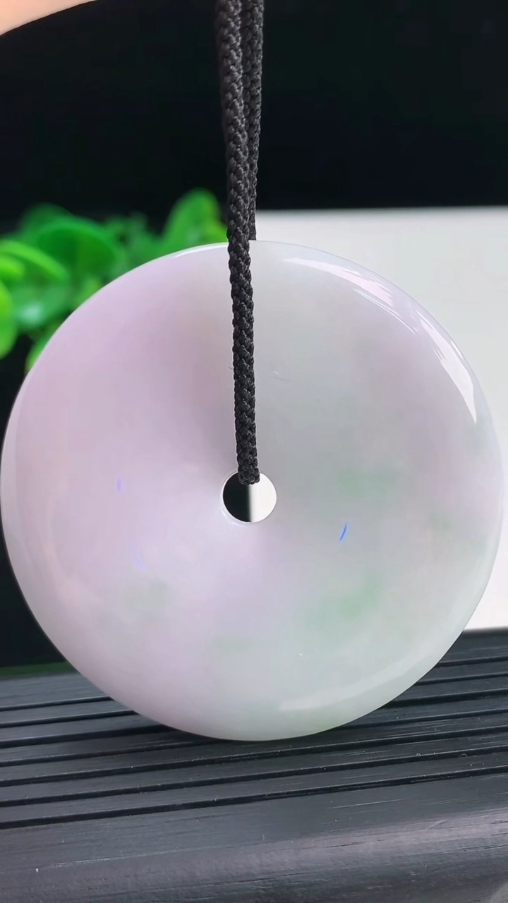 天然A货翡翠平安扣吊坠尺寸53-6.5重:36.55g 66
4月4日