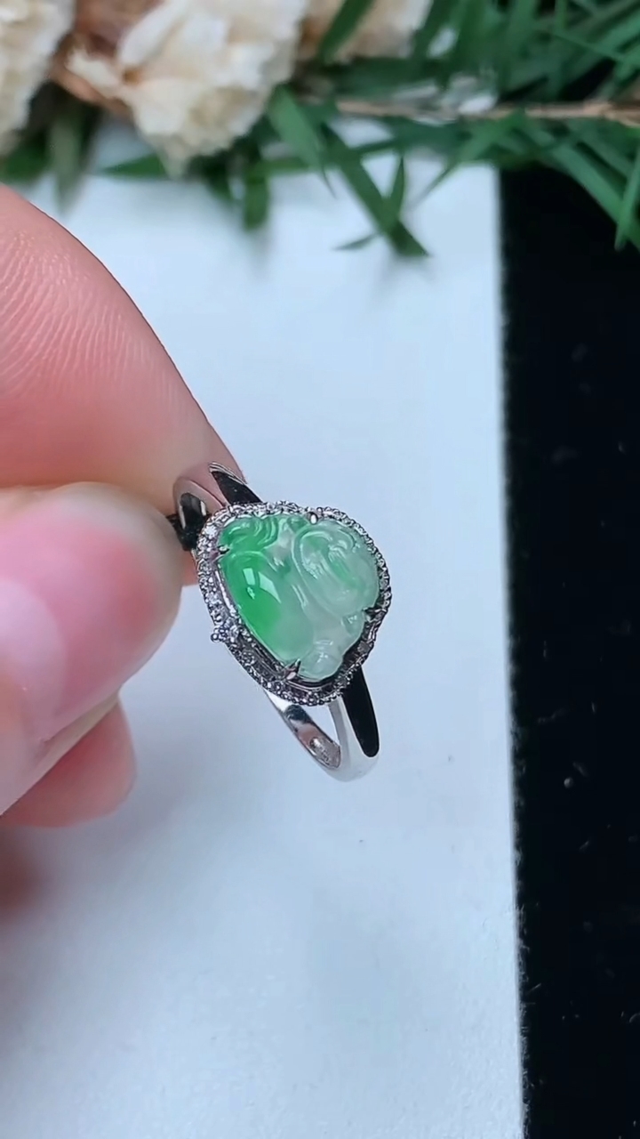 天然A货翡翠佛公戒指，尺寸16.9-7-8.8，重量:1.45g2026年4月4日
工厂直销收藏佳品