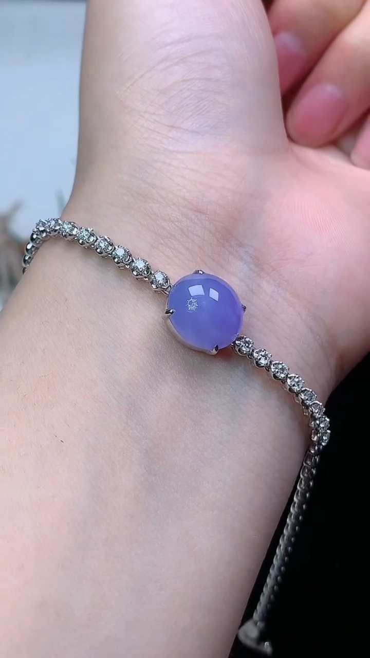 天然A货翡翠k金紫罗兰蛋面手链，尺寸11-10.4-7，重量:6.02g
4月4日