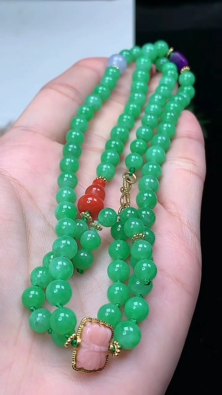 天然A货翡翠圆珠项链，尺寸6-81颗，重量:30.38g4月4日
工厂直销收藏佳品,种好水足，色泽均