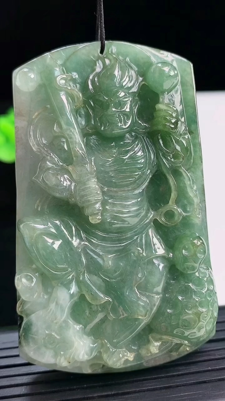 天然A货翡翠不动明王吊坠尺寸70.1-42.5-13.2重:83.83g 66
4月4日