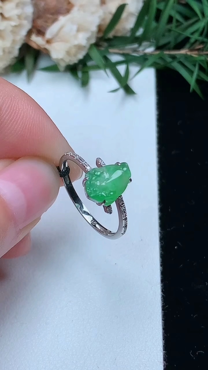 天然A货翡翠金蟾戒指，尺寸16.9-9.5-6.8，重量:1.81g2026年4月4日
工厂直销收藏