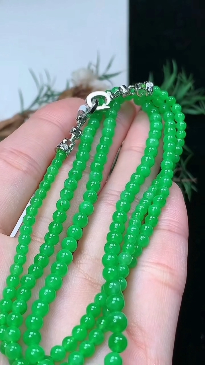 天然A货翡翠圆珠项链，尺寸4.7-171颗，重量:14.83g4月4日
工厂直销收藏佳品,种好水足，色泽均匀，有种有色，上手高大气！