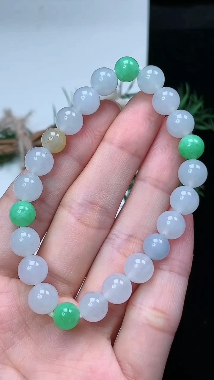 天然A货翡翠三彩圆珠手串，尺寸8-23颗，重量:20.00g4月4日
工厂直销收藏佳品,种好水足，色