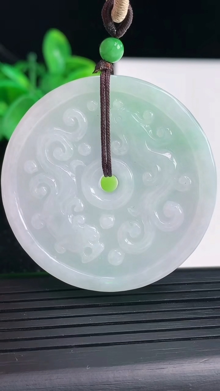 天然A货翡翠凤凰吊坠尺寸46.2-8.7重量:41.83g
4月4日