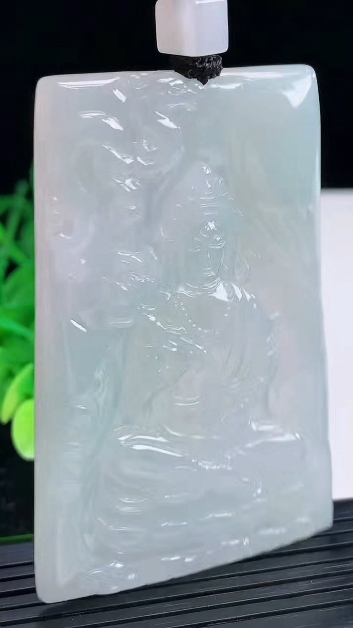 天然A货翡翠大势至菩萨吊坠尺寸66.9-44.1-4.9重量:45.12g
4月4日