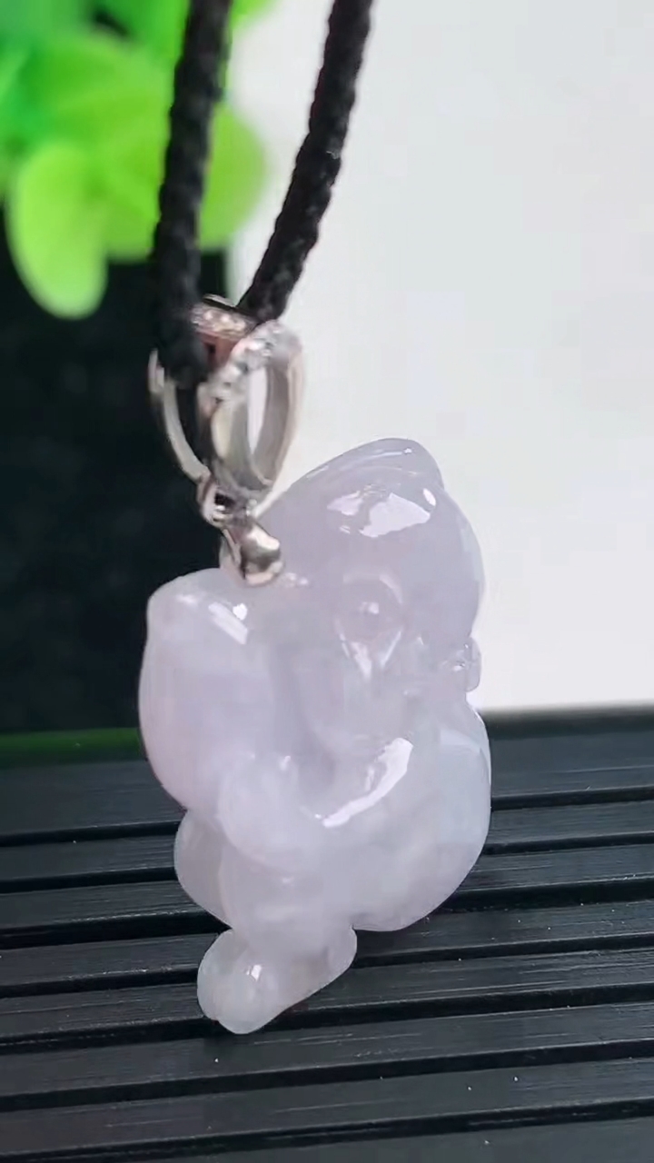 天然A货翡翠紫罗兰生肖猴吊坠尺寸22.2-15-6.2重量:3.93g
4月4日