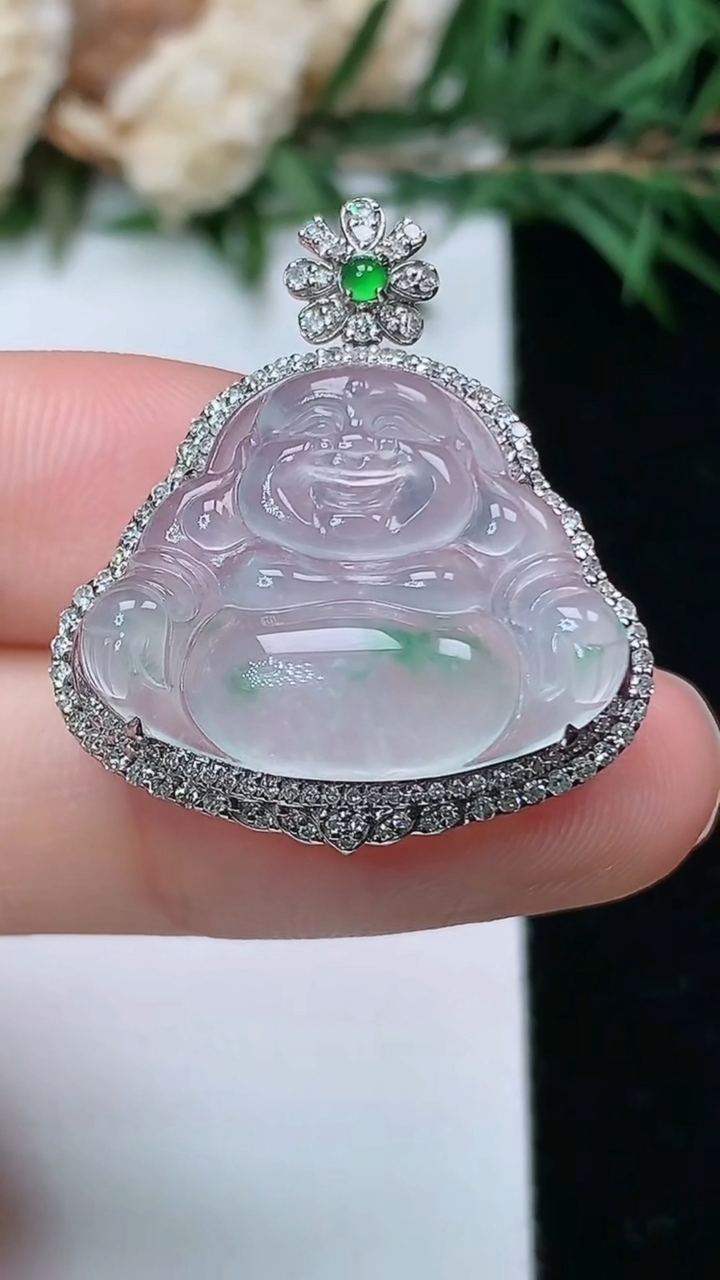 天然A货翡翠佛公吊坠，尺寸28.4-24.8-9.4，裸石16.9-22，重量:4.49g
4月4日